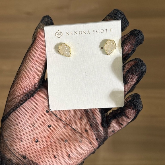 ✨ Kendra Scott Stud Earrings – White Druzy in Gold Tone ✨ - Picture 4 of 5